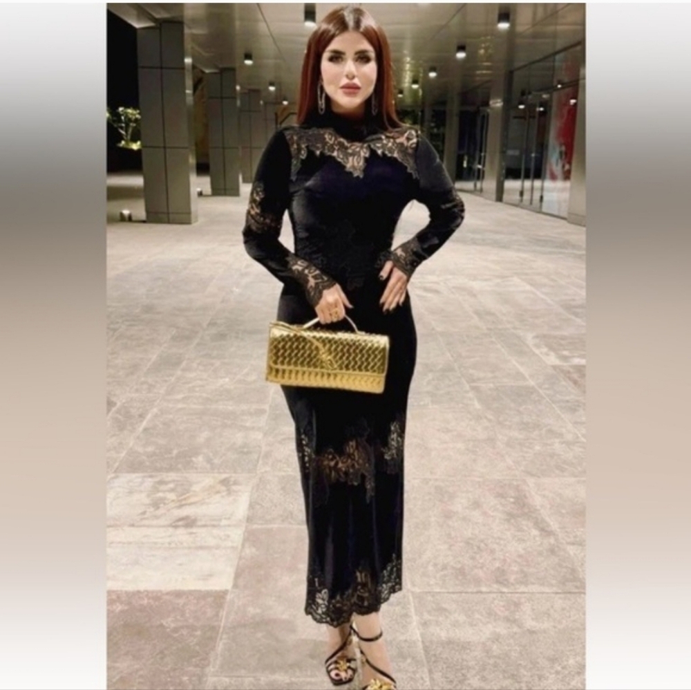 Zara Velvet Lace Dress - Picture 14 of 15